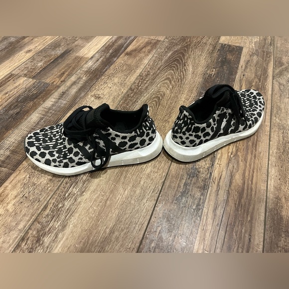 Like new Adidas leopard print shoes - Picture 5 of 6